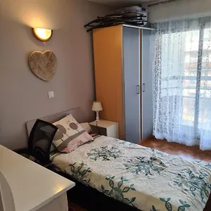 https://chambre-de-11-m2-avec-balcon.fr-paris.fr
